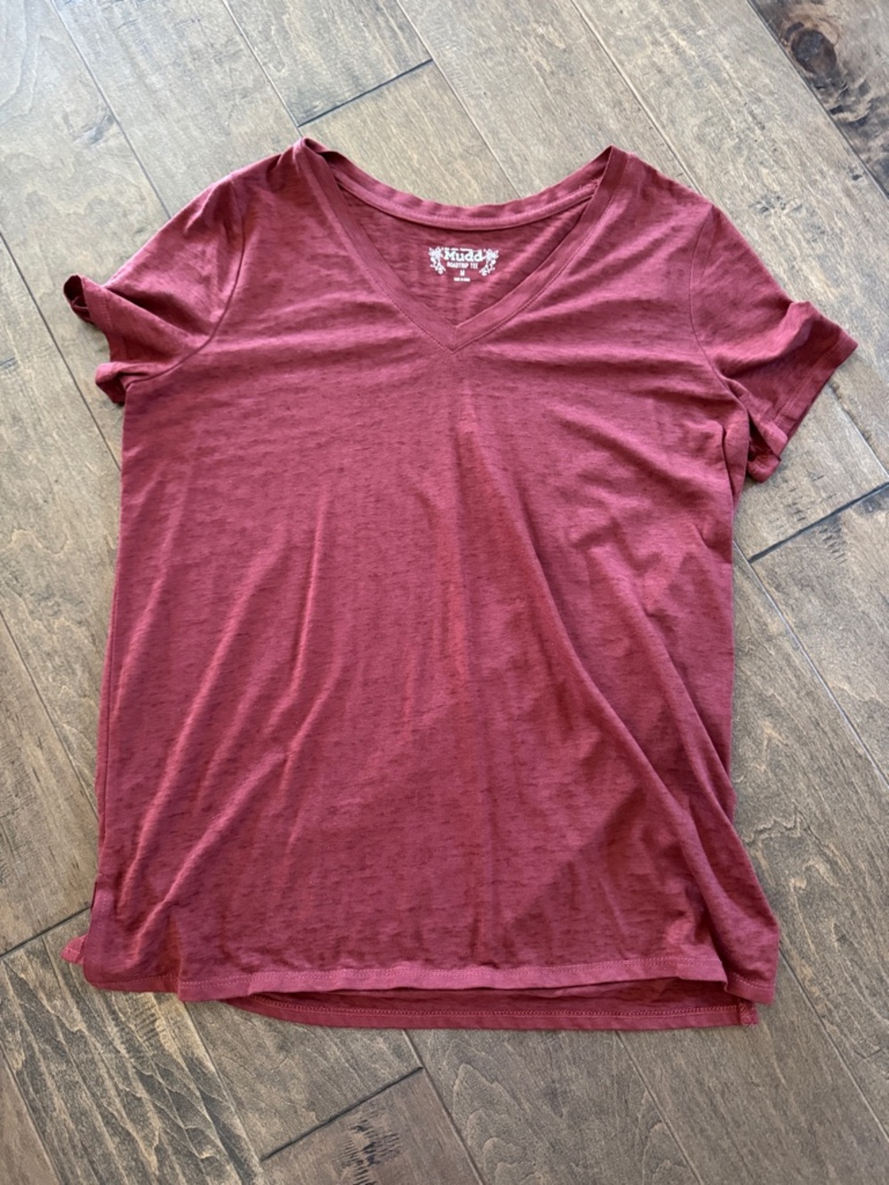 Mudd Women's V-Neck Short Sleeve Tee - Maroon